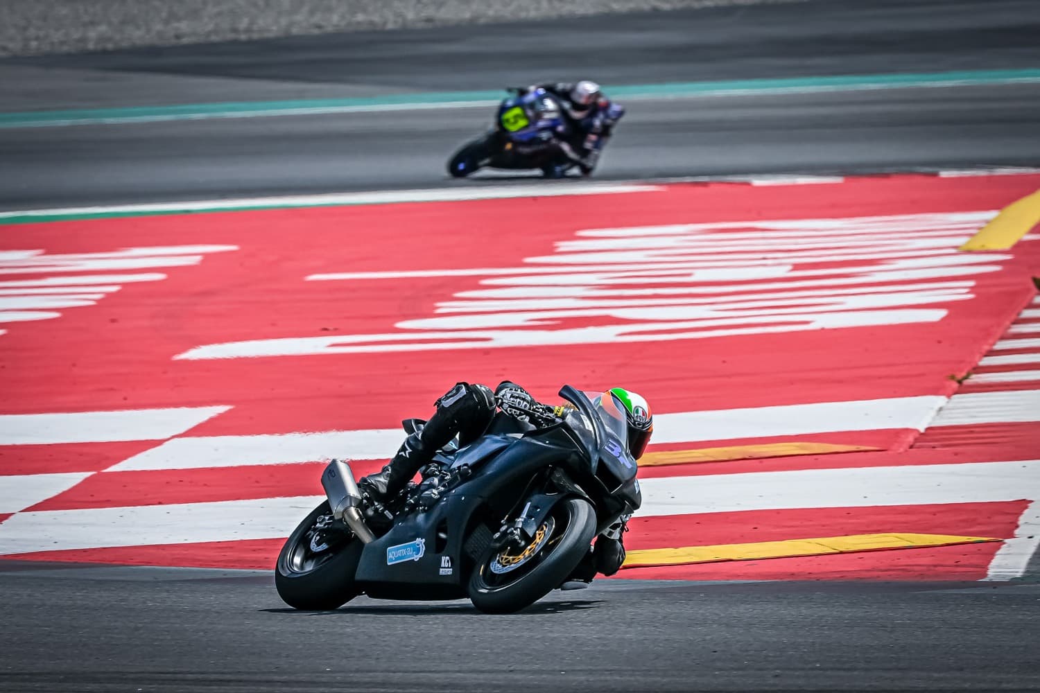 Grupo de pilotos en recta